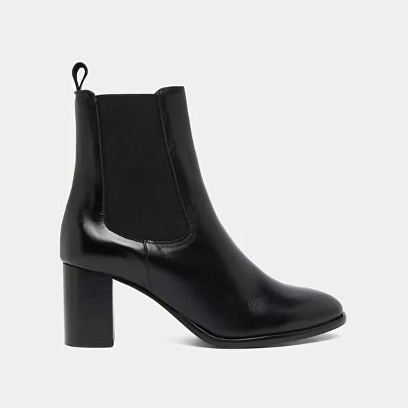 Boots with heels and elastics in black leather