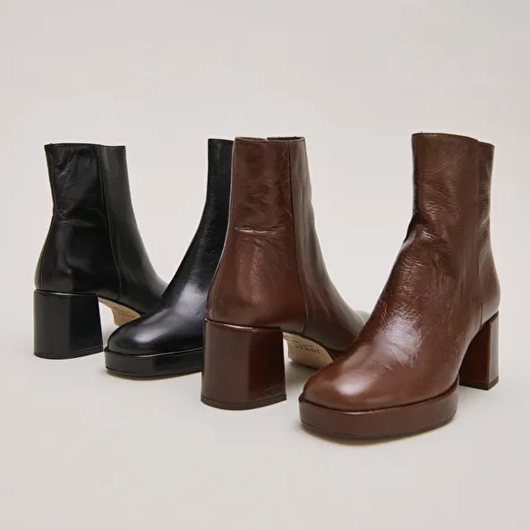 Round-toe boots in black aged leather